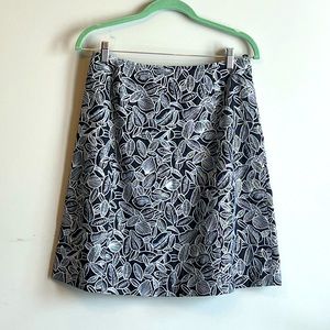 EUC Talbots Black and White Floral Embroidered Design Skirt Size 8P